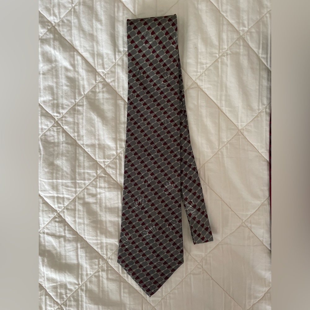 Jhane Barnes Gray and Red Geometric Tie